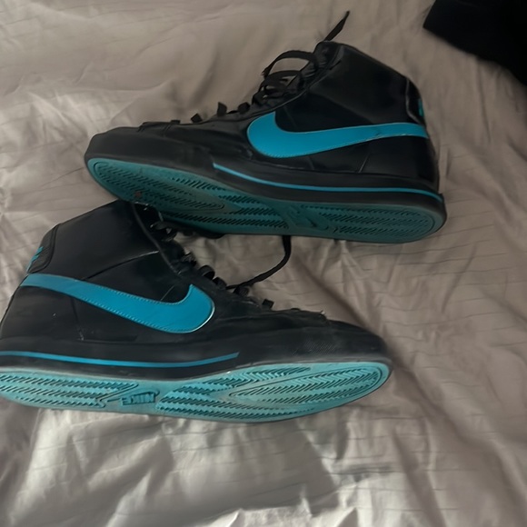 Custom painted Nike blazers - Picture 2 of 3